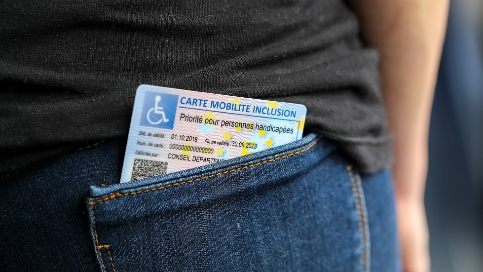 carte mobilité inclusion (CMI) priorité personnes handicapées